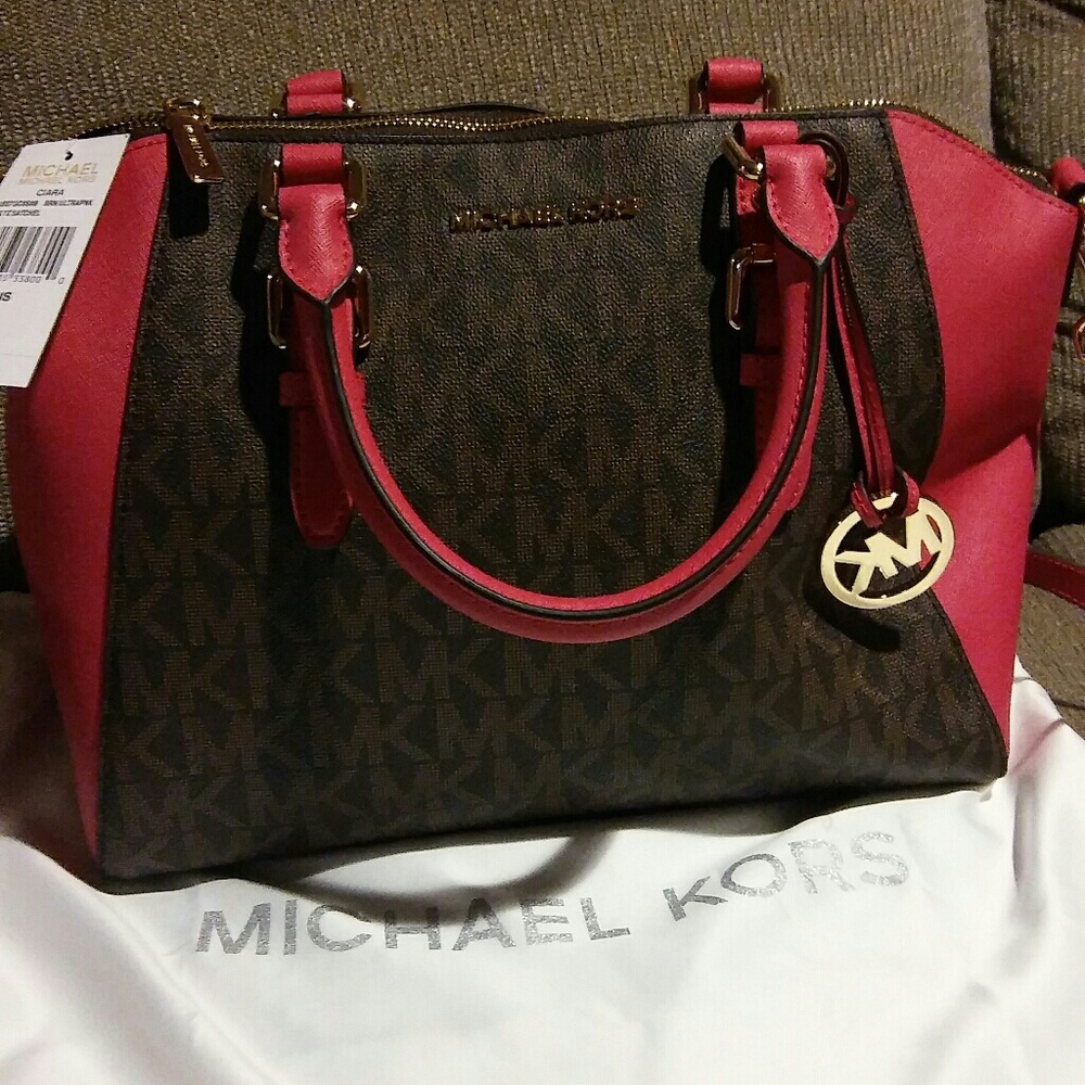 Michael Kors - Picture 2 of 2